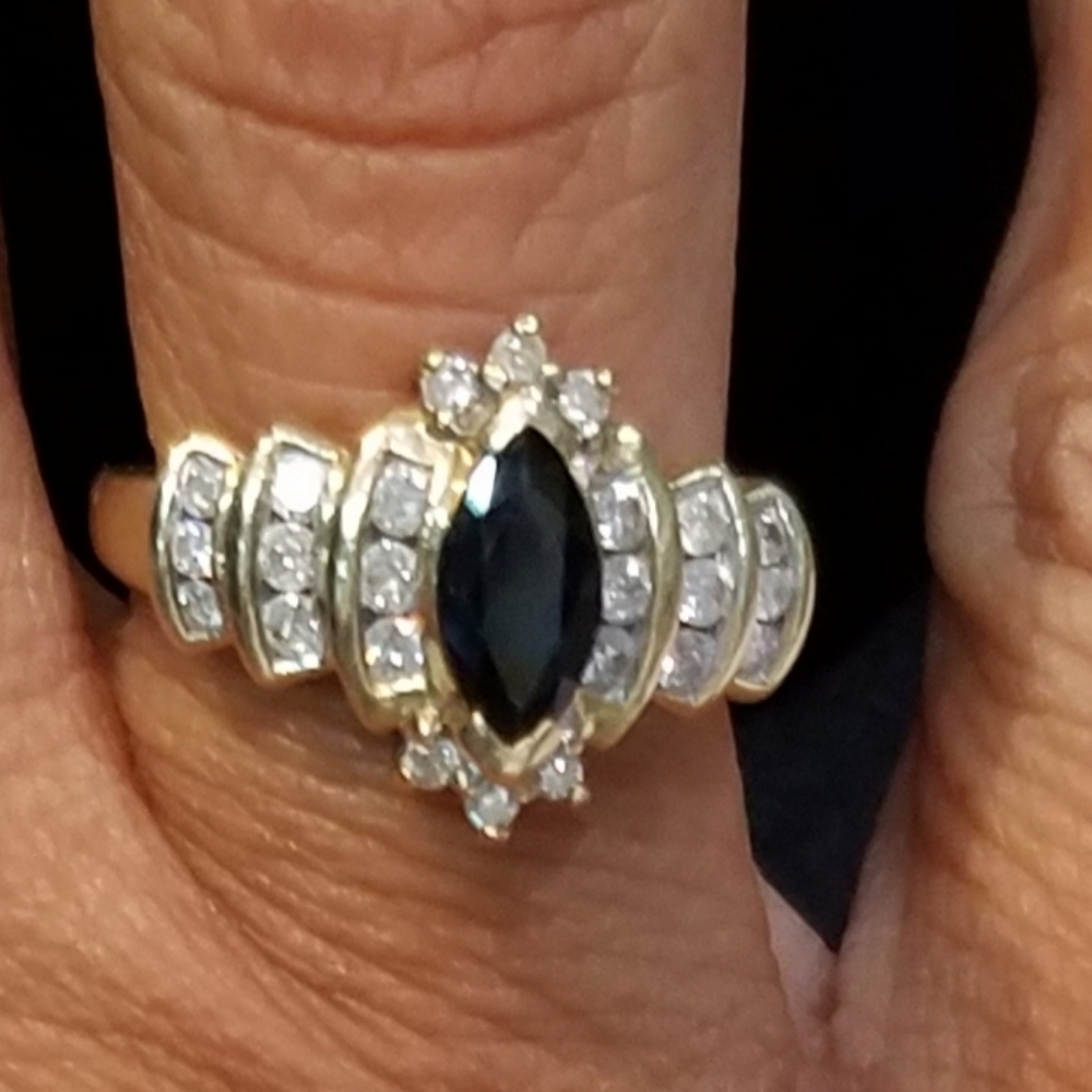 Gorgeous Sapphire & Diamond Ring